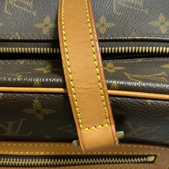 LOUIS VUITTON Cite Shoulder Bag - Picture 14 of 16